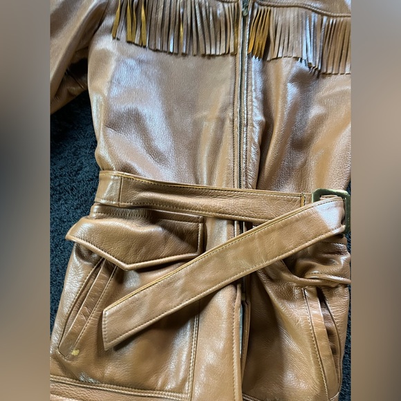Absolutely gorgeous vintage leather fringe jacket. - Picture 2 of 4